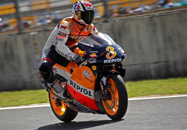 Две легенды MotoGP: Алекс Кривье и Honda NSR500 в Мотеги